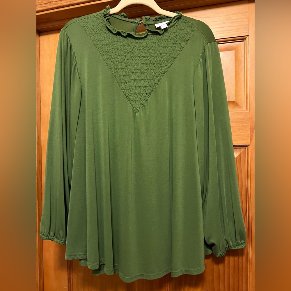 LuLaRoe Moss Green CLARA Ruffled Blouse Top *worn once* Size Large